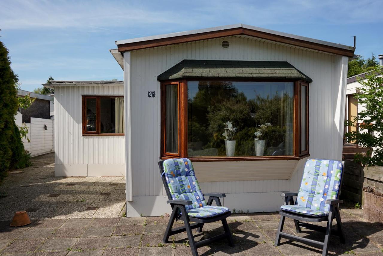 Chalet at a holiday park in Opmeer near Amsterdam Buitenkant foto